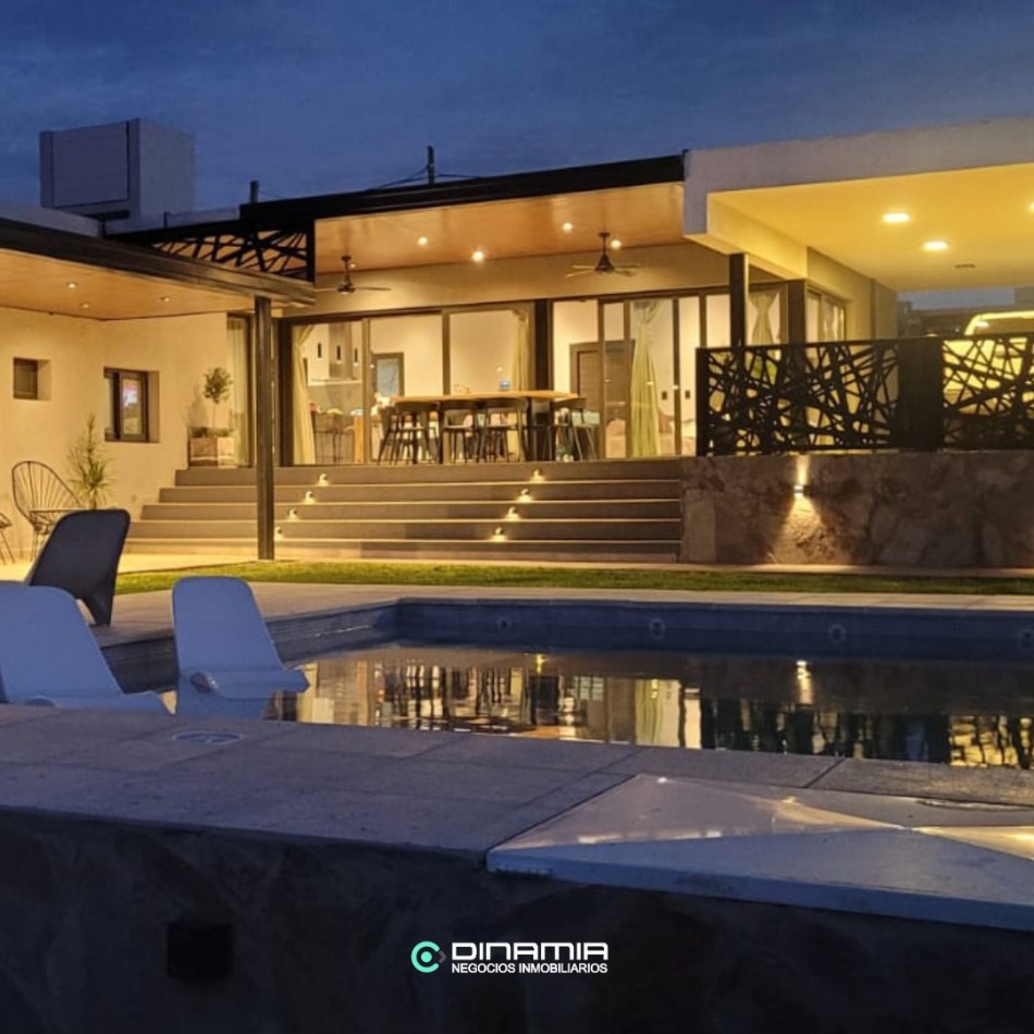 HERMOSA CASA EN VENTA EN VILLA NATURALEZA- VILLA RUMIPAL