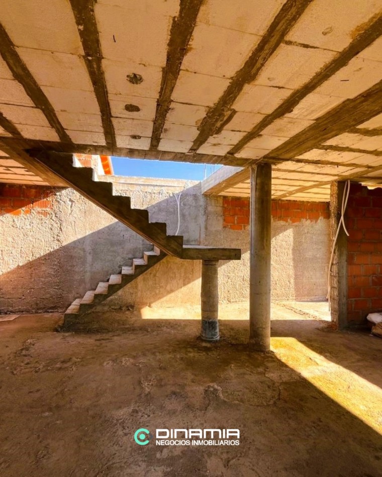 PROPIEDAD EN CONSTRUCCION EN BARRIO LAGOS DE CALAMUCHITA