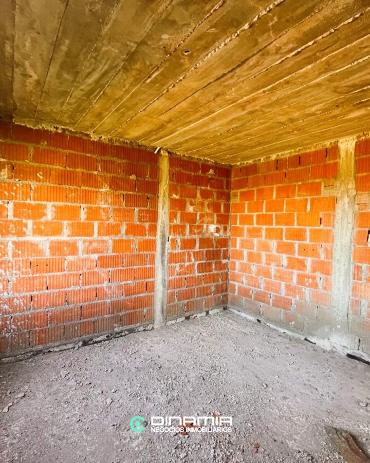 PROPIEDAD EN CONSTRUCCION EN BARRIO LAGOS DE CALAMUCHITA