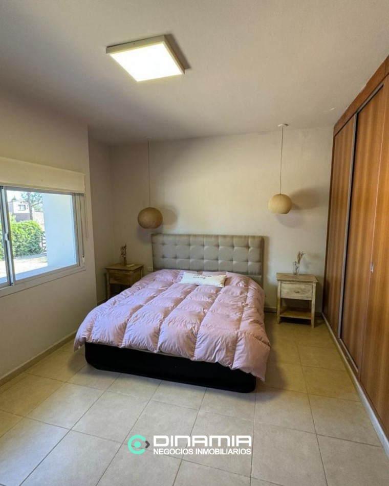CASA ESQUINA DE CATEGORIA EN VILLA DEL DIQUE
