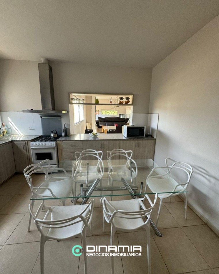 CASA ESQUINA DE CATEGORIA EN VILLA DEL DIQUE