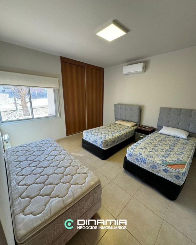 CASA ESQUINA DE CATEGORIA EN VILLA DEL DIQUE
