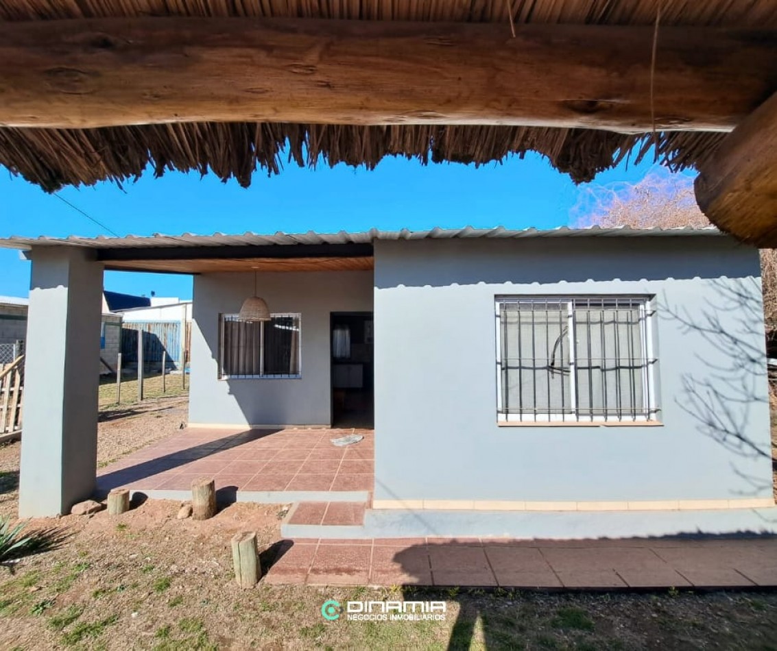 SE VENDE 2 PROPIEDADES, EN VILLA DEL DIQUE.