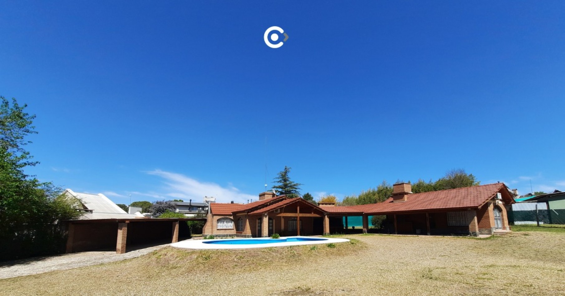 SE VENDE CASA A 150 MTS. DEL LAGO EN VILLA DEL DIQUE.