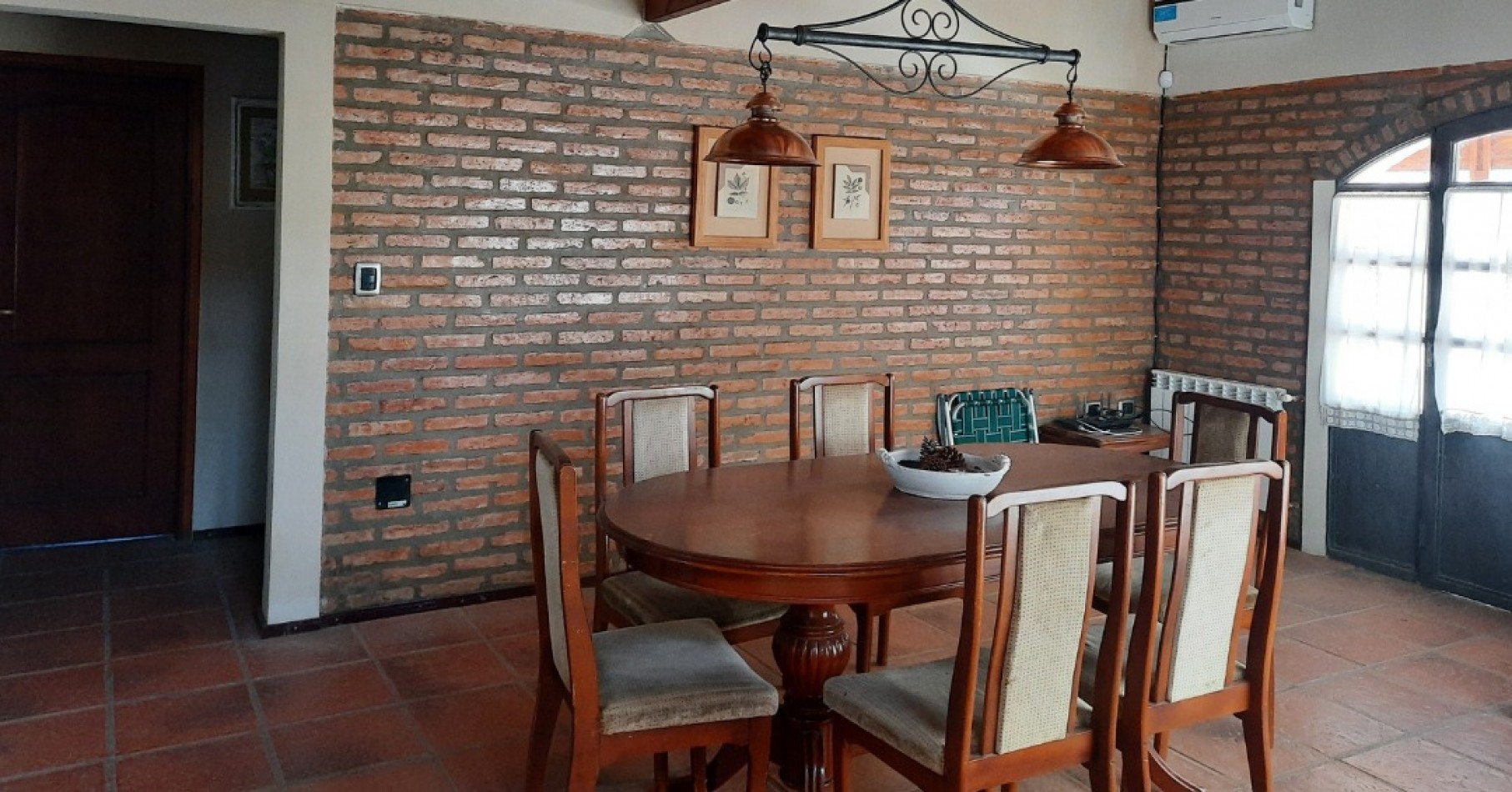 SE VENDE CASA A 150 MTS. DEL LAGO EN VILLA DEL DIQUE.