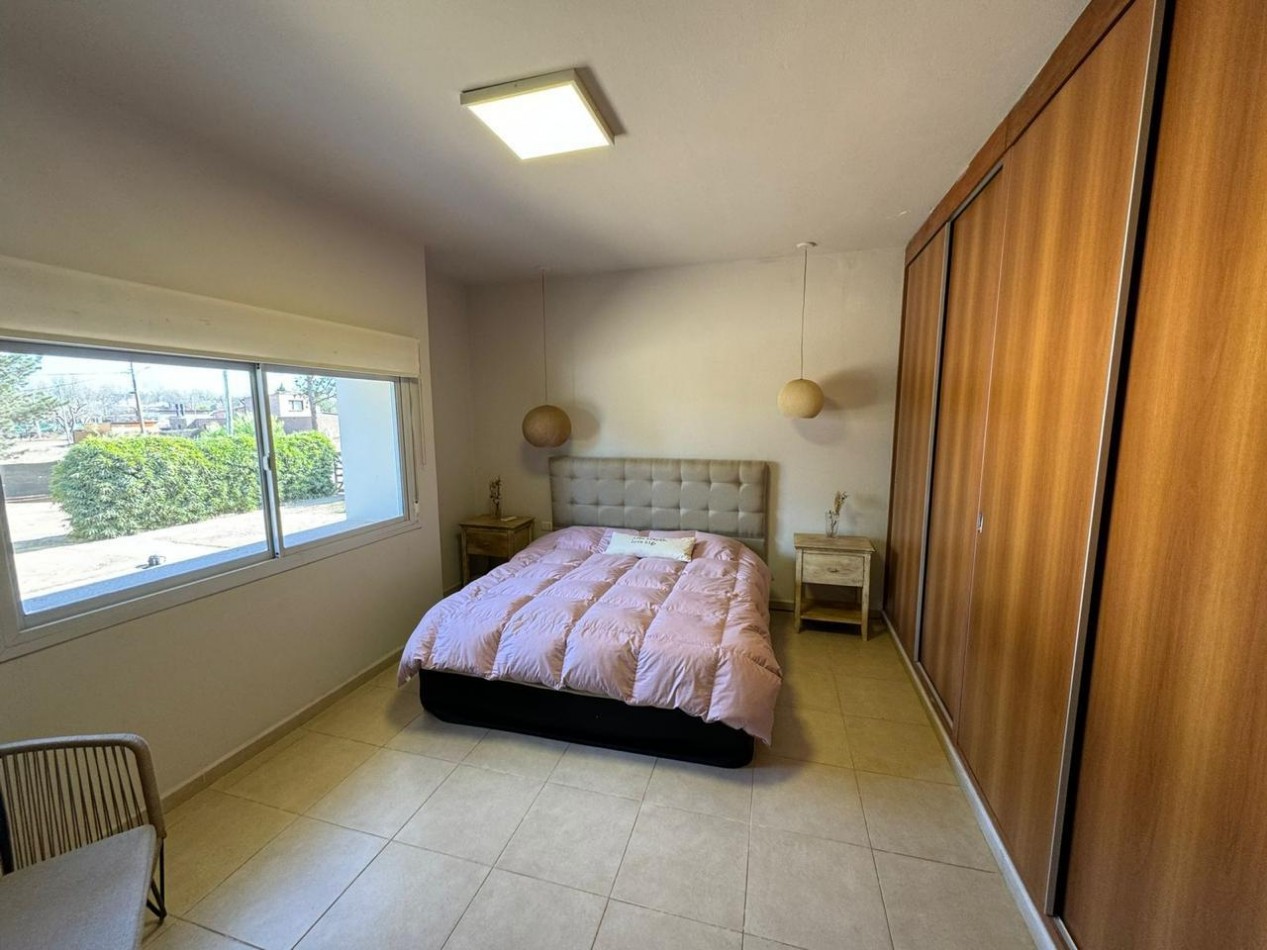 CASA ESQUINA DE CATEGORIA EN VILLA DEL DIQUE