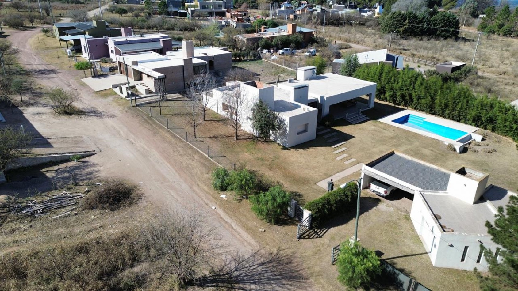 CASA ESQUINA DE CATEGORIA EN VILLA DEL DIQUE