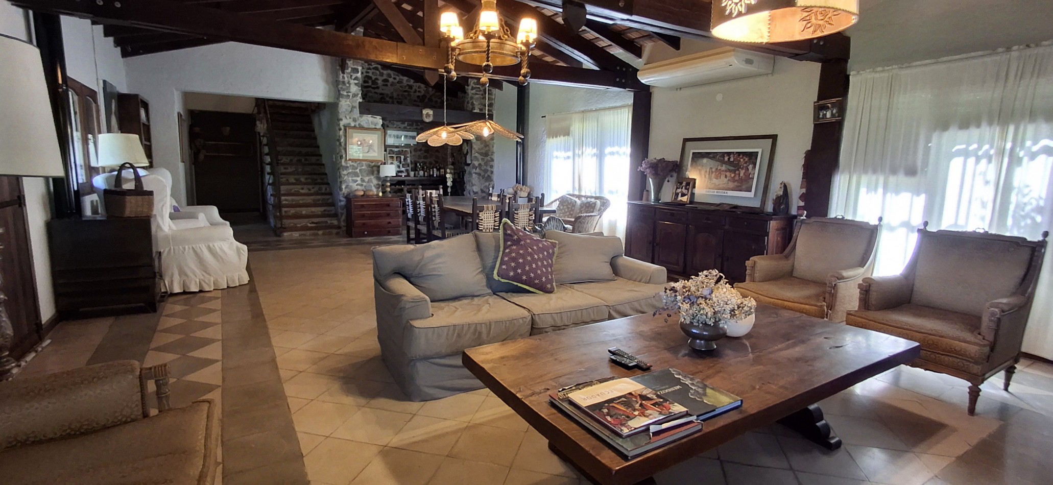 SE VENDE CASA ESTILO COLONIAL, UBICADA EN SANTA ROSA DE CALAMUCHITA