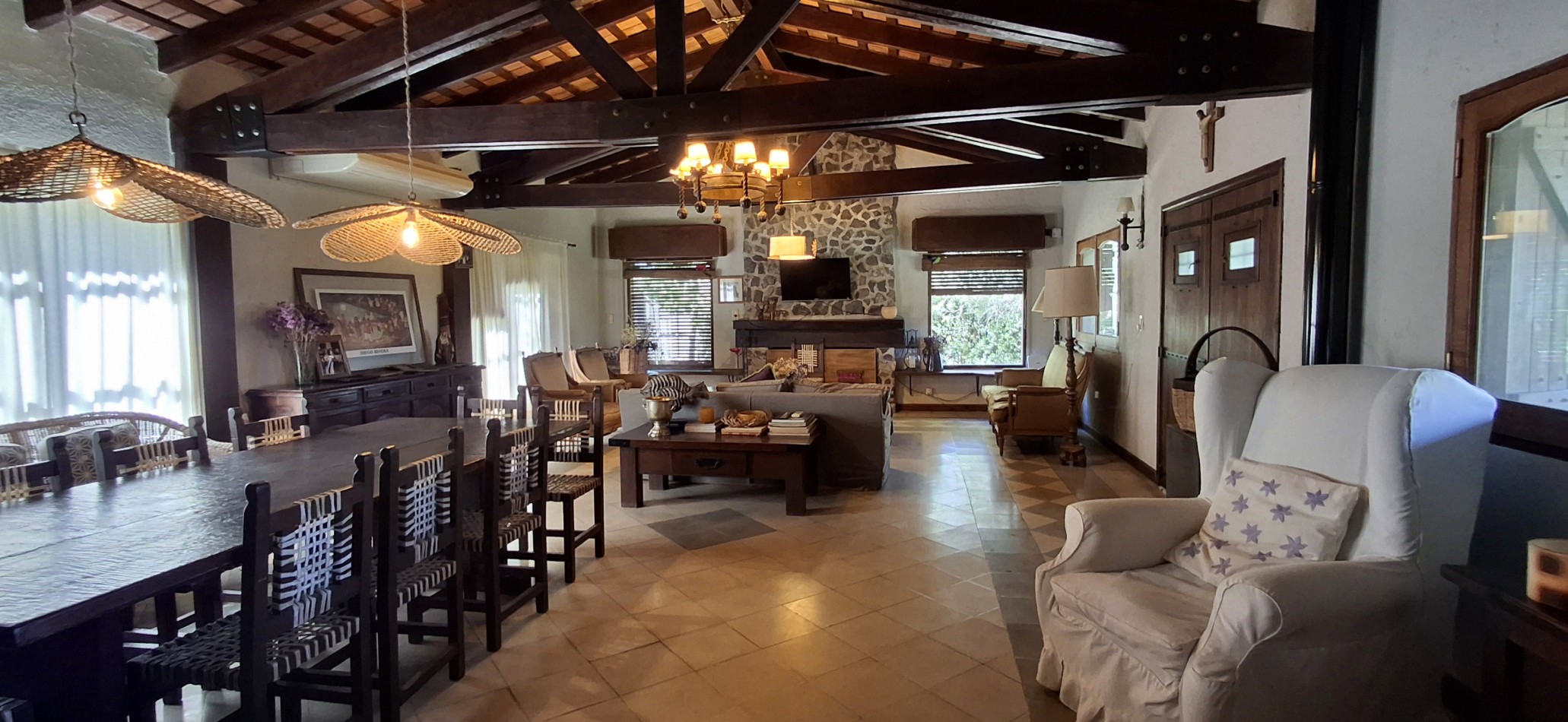 SE VENDE CASA ESTILO COLONIAL, UBICADA EN SANTA ROSA DE CALAMUCHITA