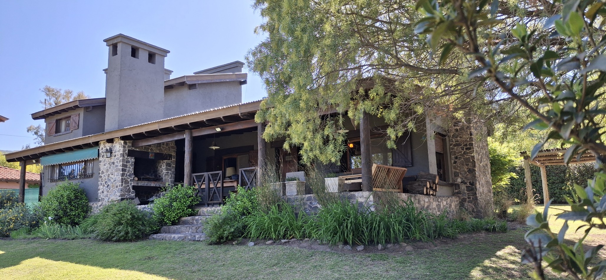 SE VENDE CASA ESTILO COLONIAL, UBICADA EN SANTA ROSA DE CALAMUCHITA