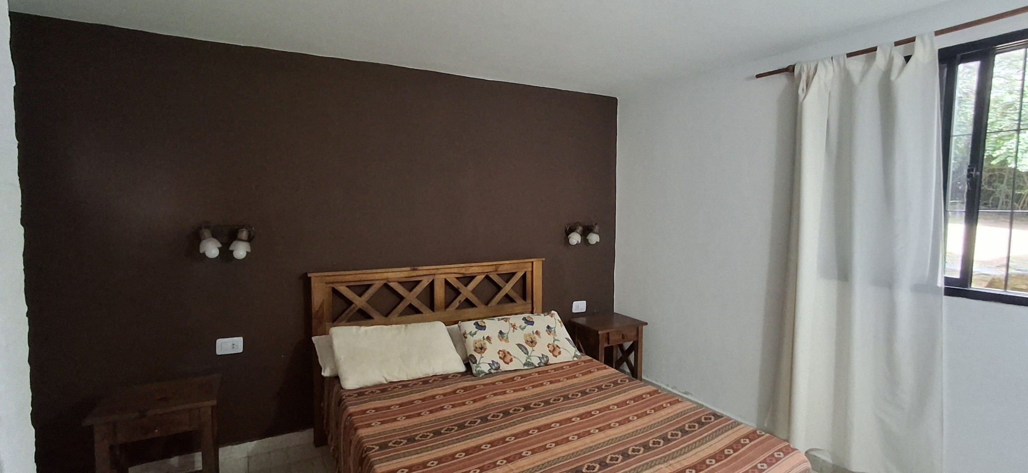 CASA ESQUINA EN VENTA EN UNA DE LAS ZONAS MAS ELEGIDAS DE VILLA DEL DIQUE