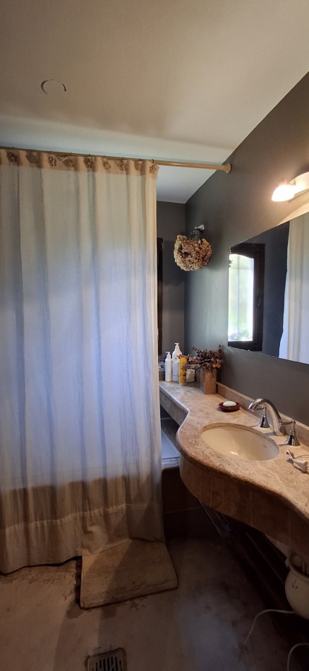 SE VENDE CASA ESTILO COLONIAL, UBICADA EN SANTA ROSA DE CALAMUCHITA