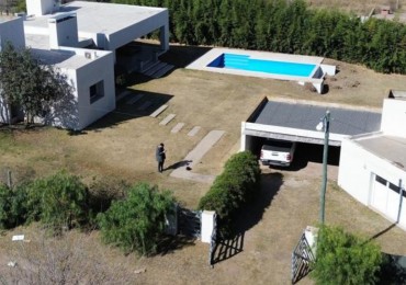 CASA ESQUINA DE CATEGORIA EN VILLA DEL DIQUE