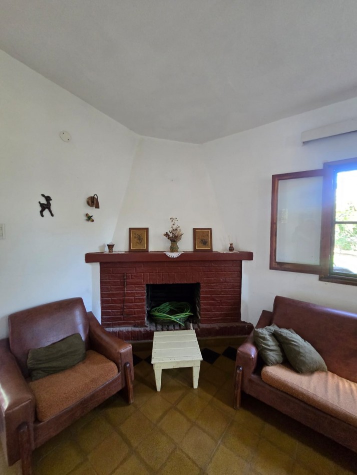 SE VENDE CASA EN VILLA DEL DIQUE, A POCAS CUADRAS DEL CENTRO Y CON GAS NATURAL