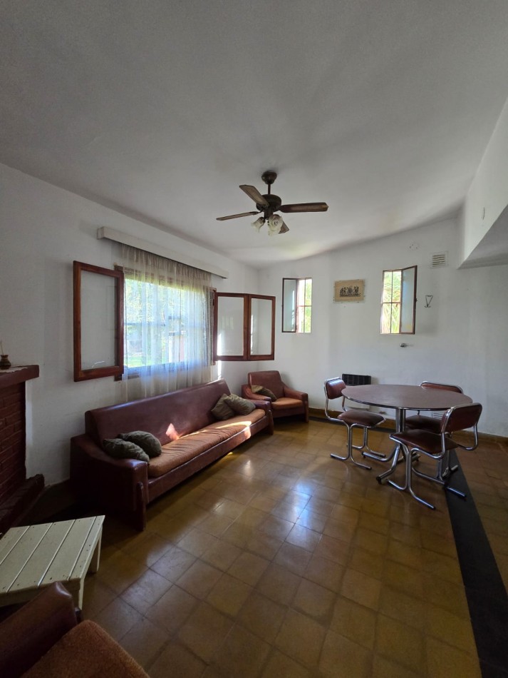 SE VENDE CASA EN VILLA DEL DIQUE, A POCAS CUADRAS DEL CENTRO Y CON GAS NATURAL