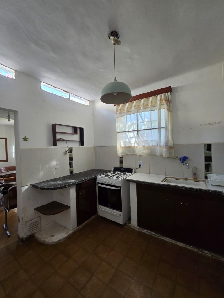 SE VENDE CASA EN VILLA DEL DIQUE, A POCAS CUADRAS DEL CENTRO Y CON GAS NATURAL