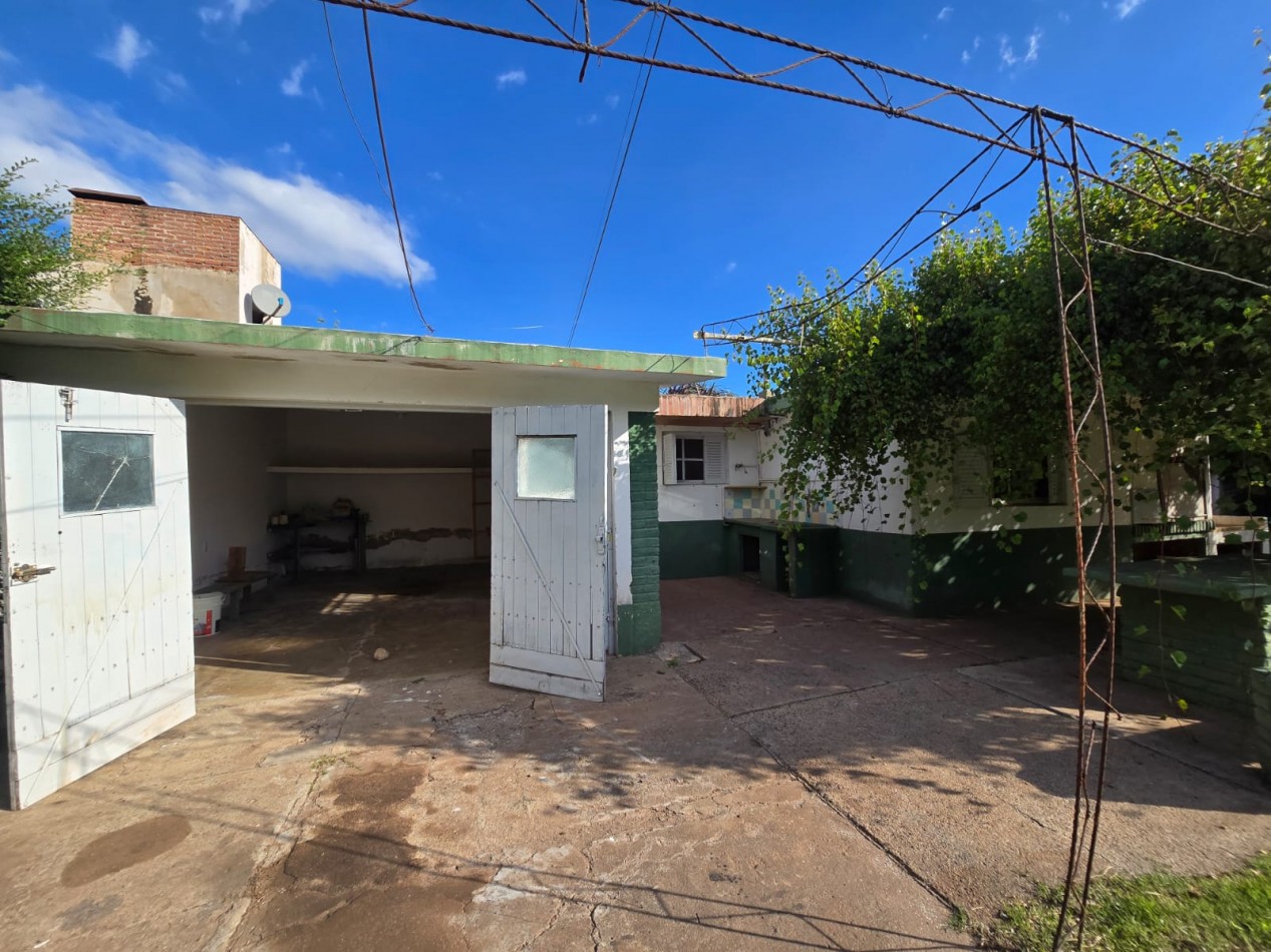 SE VENDE CASA EN VILLA DEL DIQUE, A POCAS CUADRAS DEL CENTRO Y CON GAS NATURAL