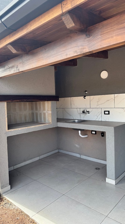 SE VENDE CASA EN VILLA RUMIPAL