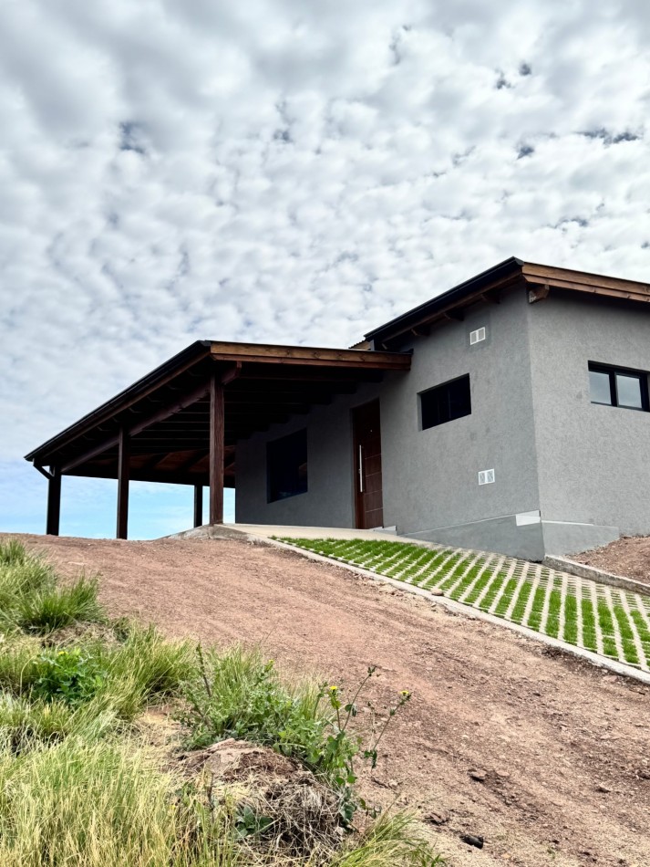 SE VENDE CASA EN VILLA RUMIPAL