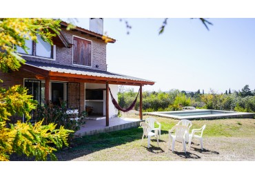 SE VENDE HERMOSA CASA CERCA DEL LAGO