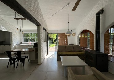 CASA EN PLAYA GRANDE CON BAJADA AL LAGO EN VILLA DEL DIQUE