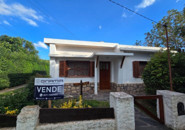 SE VENDE CASA EN VILLA DEL DIQUE, A POCAS CUADRAS DEL CENTRO Y CON GAS NATURAL