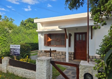 SE VENDE CASA EN VILLA DEL DIQUE, A POCAS CUADRAS DEL CENTRO Y CON GAS NATURAL