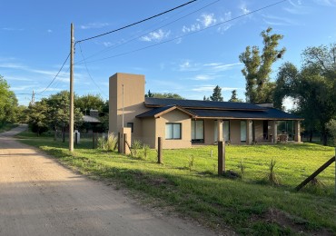 CASA CON TERMINACIONES DE CATEGORIA EN VILLA DEL PARQUE, VILLA RUMIPAL